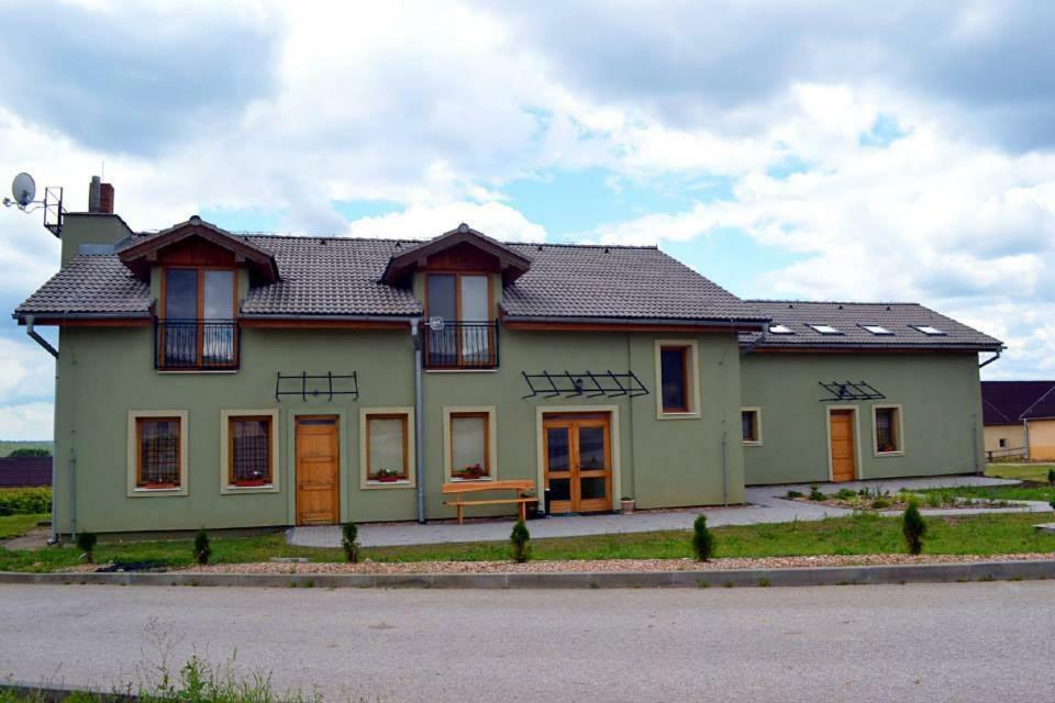Bio Farma & Penzion Zlaty Hyl Novacany Екстериор снимка